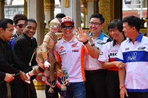 ประเทศไทยเปิดบ้านต้อนรับ "มาร์ค มาร์เกซ" นักบิดแชมป์โลก 4 สมัย ร่วมกิจกรรมพิเศษที่วัดราชนัดดาราม ก่อนลงชิงชัยศึกโมโตจีพี รายการ “พีทีที ไทยแลนด์ กรังด์ปรีซ์ 2018 วันที่ 5-7 ต.ค.นี้